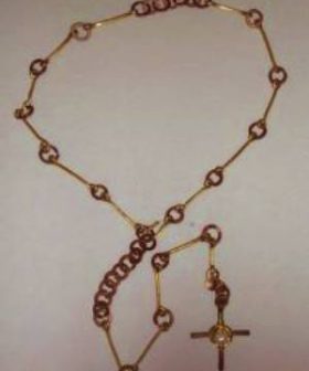 χειροποίητο κόσμημα κολιέ σφυρήλατο μπρούτζο σταυρός με σφυρήλατους χάλκινους κρίκους με μαργαριτάρι δεμένο με μπρούτζινο σύρμα ρυθμιζόμενο μήκος