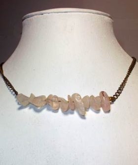 κολιέ με μπρούτζινη αλυσίδα και ημιπολύτιμους λίθους ροζ χαλαζία handmade necklace rose quartz
