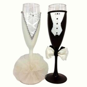 Ποτήρια σαμπάνιας νύφη γαμπρός σμόκιν