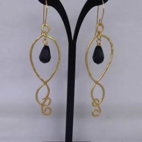 Σκουλαρίκια σφυρήλατο ορειχάλκινο μέταλλο σφυρήλατο με κρυστάλλινη μαύρη χάντρα