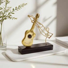 Μεταλλικό διακοσμητικό χώρου μουσικό όργανο κιθάρα ορειχάλκινο μέταλλο υγρό γυαλί γκλίτερ σμάλτο σφυρήλατο μέταλλο πεντάγραμμο νότες