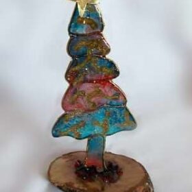 Χριστουγεννιάτικο δέντρο διακοσμητικό χειροποίητο με υγρό γυαλί μέταλλο μπρούτζος σε φέτα κορμού