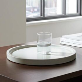 άσπρος πορσελάνινος στρογγυλός δίσκος