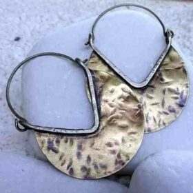 Χειροποίητα σκουλαρίκια σφυρήλατα κύκλος με συμβολικό ν μαύρη οξείδωση 