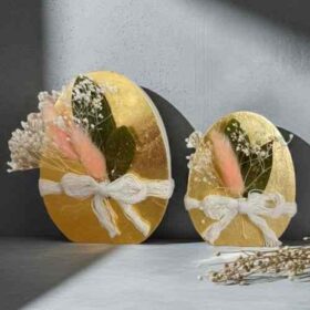 πασχαλινά διακοσμητικά άσπρα αυγά πλακέ με φύλλο χρυσό αποξηραμένα λουλούδια φύλλο δάφνης